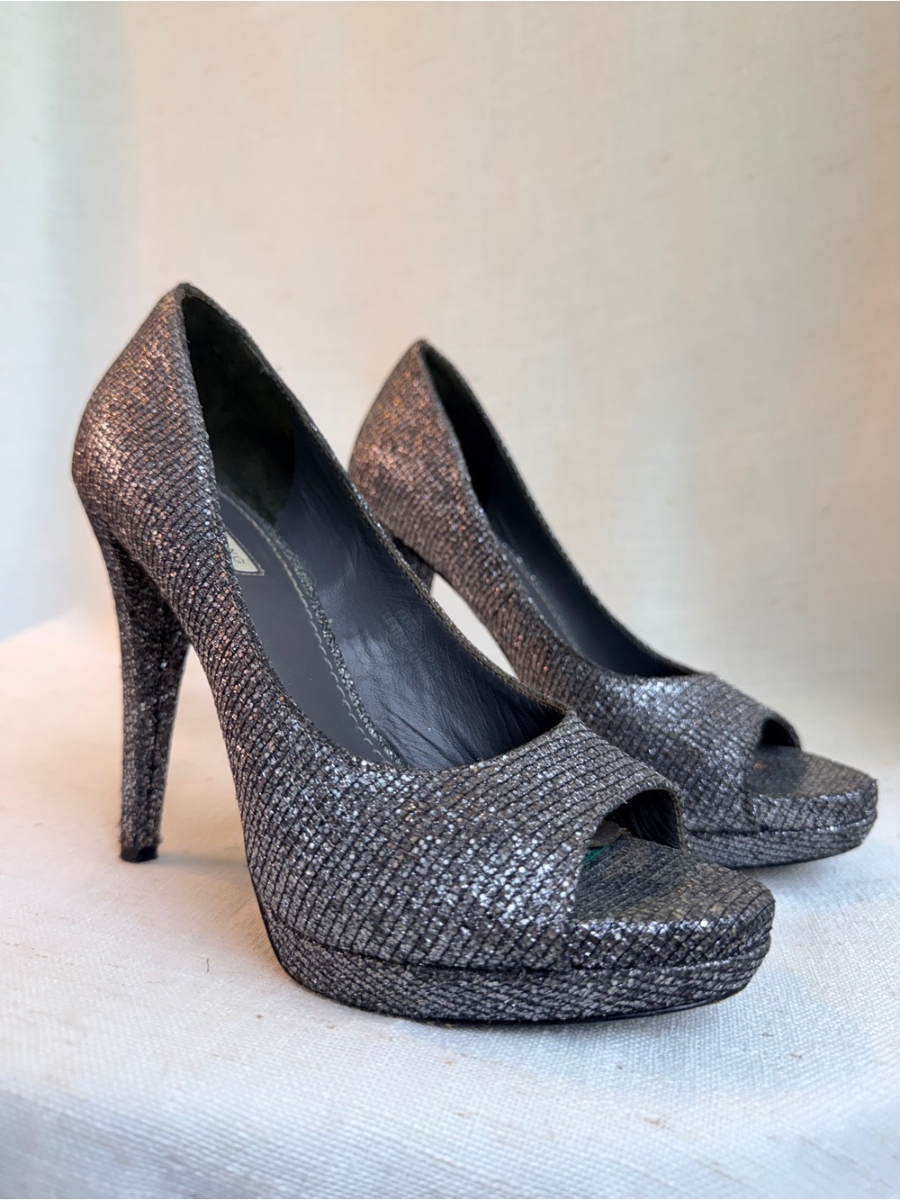 Vera Wang Metallic Gunmetal Peep Toe Platform Heels Pumps Size 6M